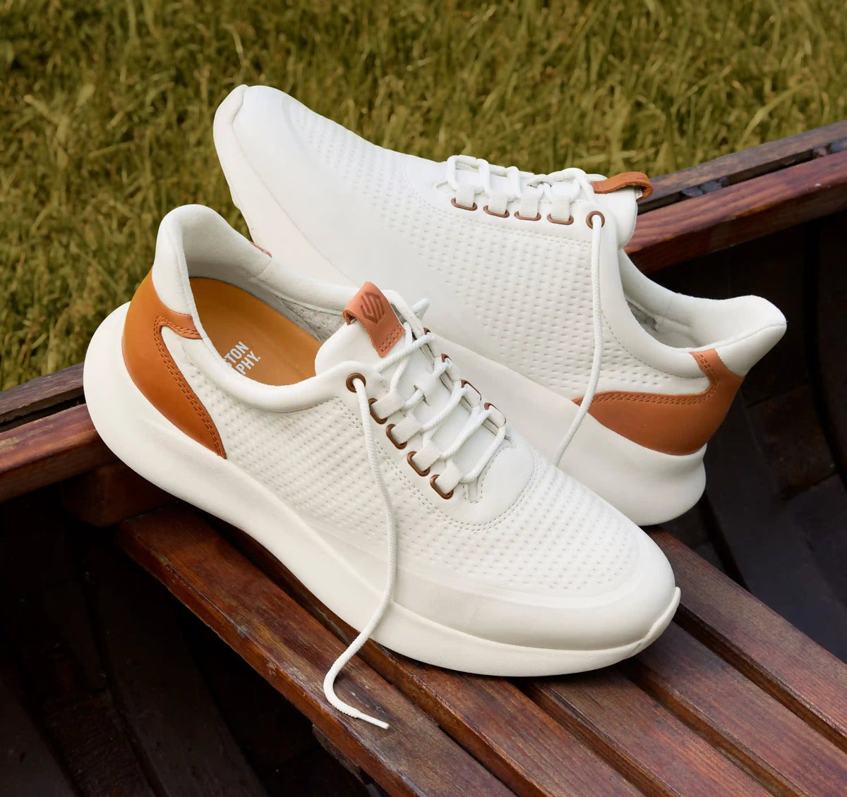 Amherst 2.0 Embossed U-Throat - White Full Grain